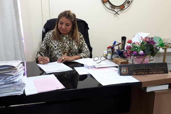 Delegada Sandra Dantas, titular da Delegacia de Crimes Contra a Mulher de Macapá.